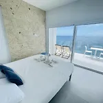 The Unique On The Sea דירה *
